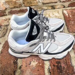 New Balance 909 Sneakers in White, Gray, Black